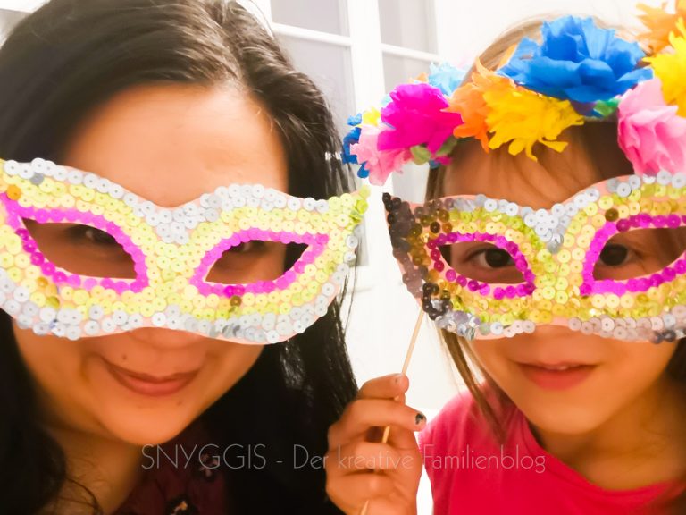 Venezianische Masken mit Pailletten selber basteln - Snyggis Familienblog