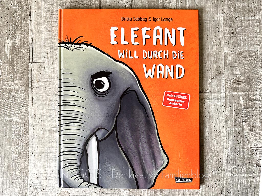 Elefant-will-durch-die-Wand
