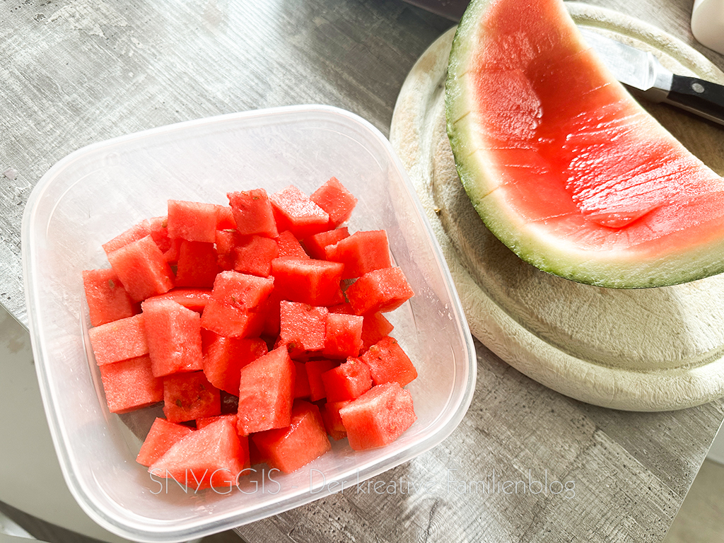 Samstag-Melone-für-den-Ausflug-vorbereiten