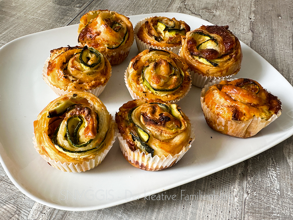 Zucchini-Blätterteigrosen