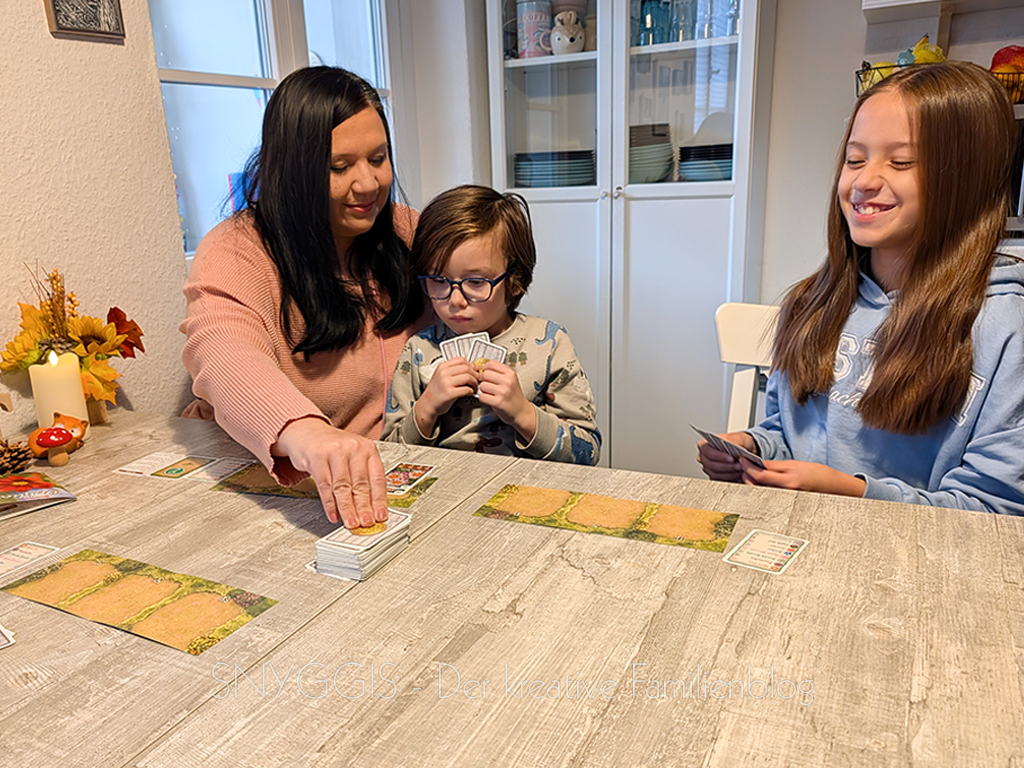 Familienspielenachmittag. Wir spielen Bohnanza Dahlia von AMIGO Spiele