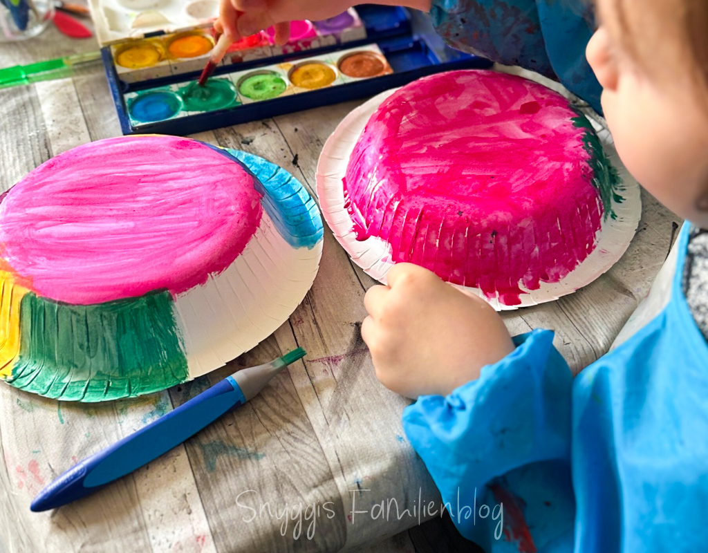 Partyhut anmalen - Faschingsbastelidee Partyhut basteln