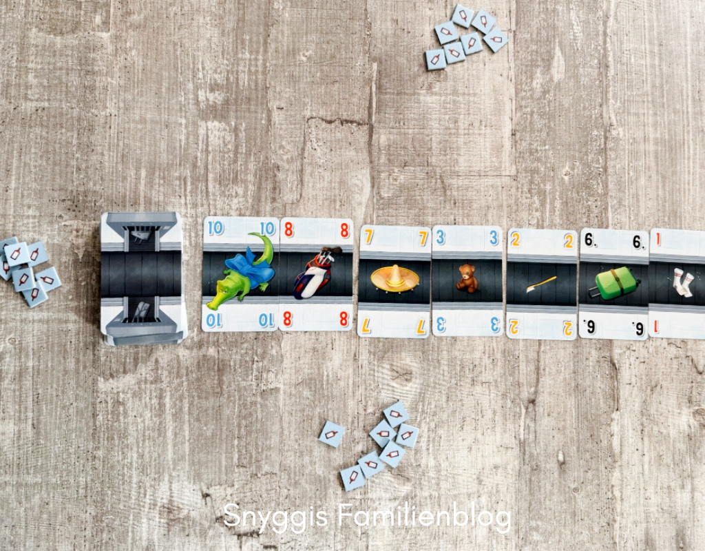 Kartenreihe - Gepäckband- Koffer, Katze & Sombrero - Spielaufbau 