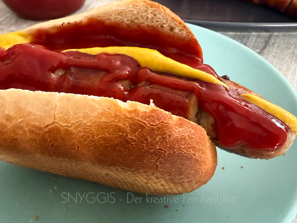 Bratwurst-im-Broetchen