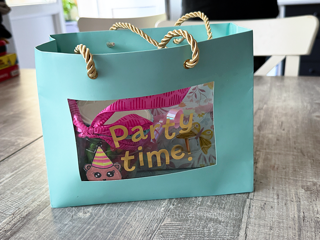 Die Große geht auf einen Geburtstag