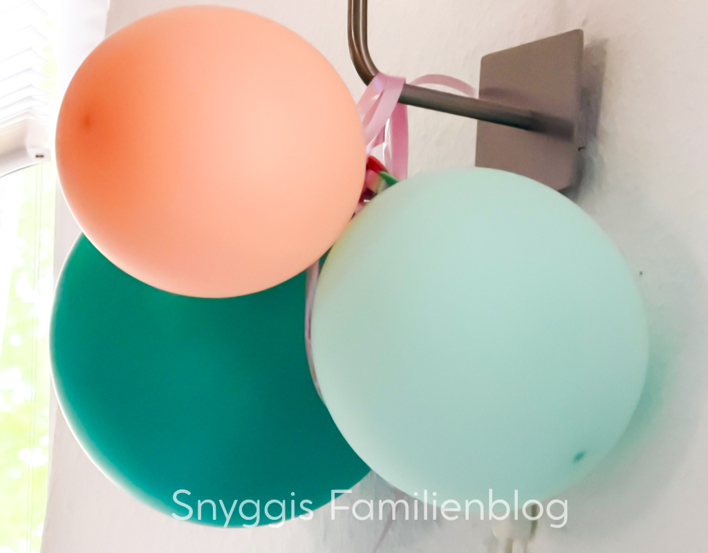 11 von 12 Ballons