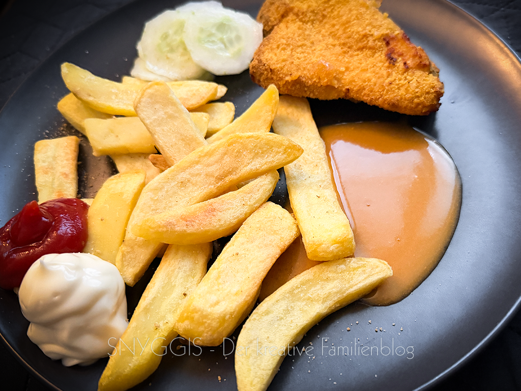 Zum Mittag Schnitzel und Pommes